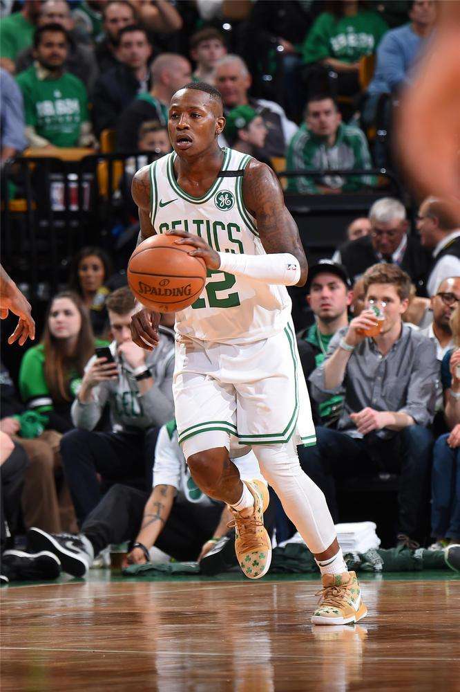 迷的瞩目下 迷的瞩目下