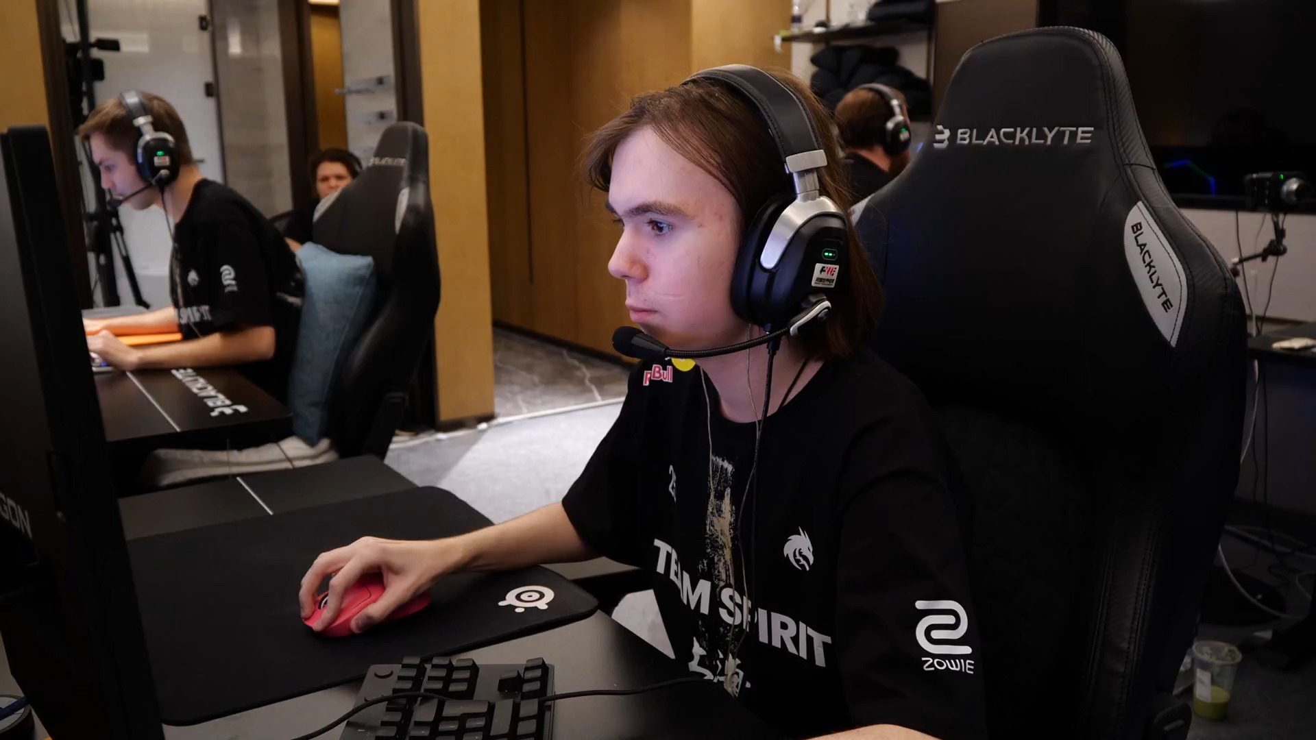 湖人在接触 湖人在接触