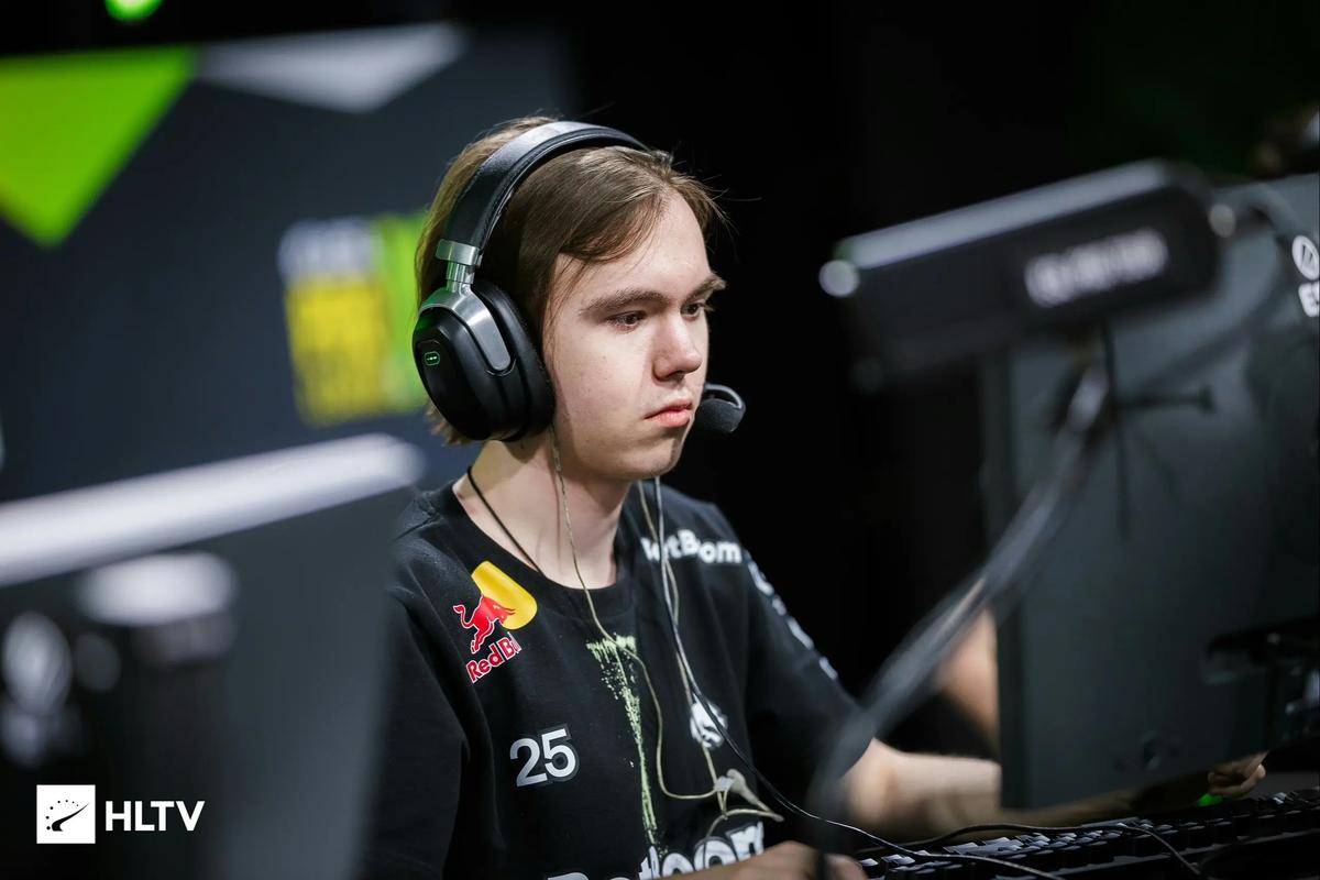 太阳报：森林后卫埃纳在养伤期间和其他球员的女友谈恋爱